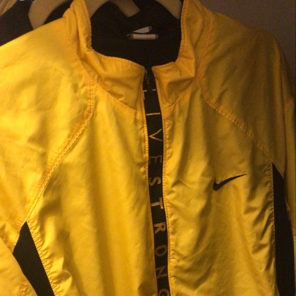 Men’s Large Livestrong Nike Windbreaker